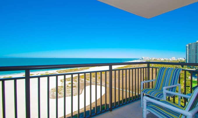 Sand Key Condo | Harbour Light Towers 1105 11th Floor Beachfront Studio at Harbour Light Towers