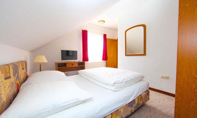 Canton 10 House | Hard Rock Rooms for two