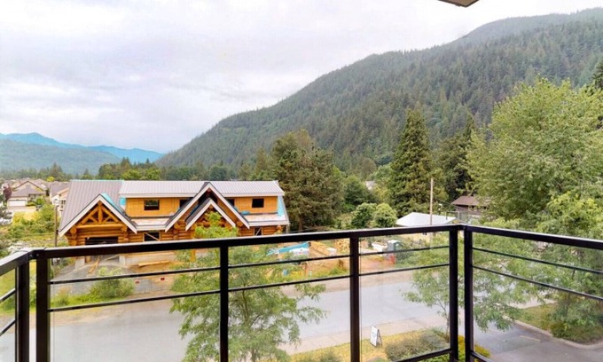 Harrison Hot Springs House | Harrison Lake View Suites - Two Bedroom Grand Suite 1