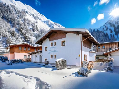 Huben House | Haus Joachim