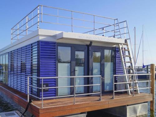 Ribnitz-Damgarten Boat Rental | Hausboot Schwimmendes Haus in Ribnitz-Damgarten, cleaning included