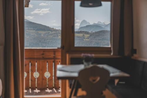Albions Apartment | HAUSERHOF Farmhouse Escape & Dolomiten View