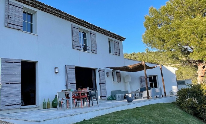 Vitrolles-en-Luberon House | Haven of peace in South Luberon