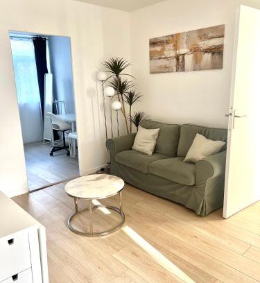 Seine-et-Marne Apartment | Haven Park - Appartement entier spacieux de 4 chambres 10 min RER D, 35 min de Paris, NETFLIX, FIBRE OPTIQUE, PLACE DE PARKING