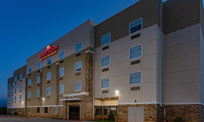 Central Oklahoma City Hotel | Hawthorn Extended Stay by Wyndham Oklahoma City Airport