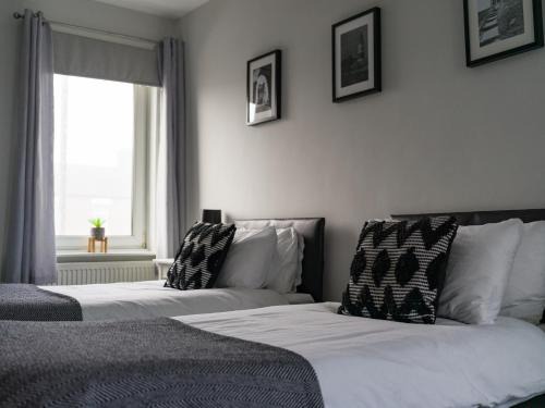 Ashington House | Hawthorn House-Sleeps 4-Pet friendly-Parking
