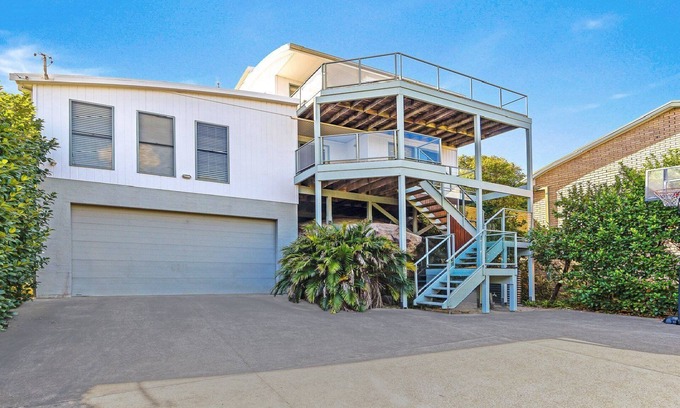 Killcare Heights House | Headlands at Killcare by HolidayCo.