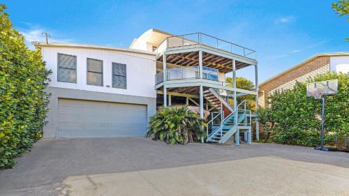 Killcare Heights House | 'Headlands at Killcare' by HolidayCo