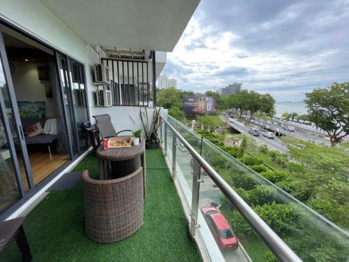 Likas Apartment | Heaven in city with full seaview 2 cozy BR BAY 21