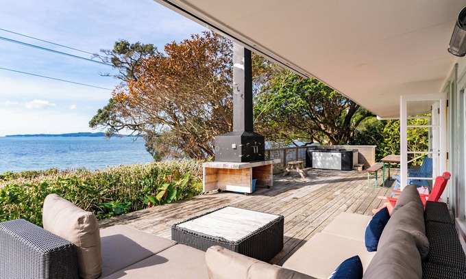 Snells Beach House | Heron's Hideaway - Snells Beach Holiday Home