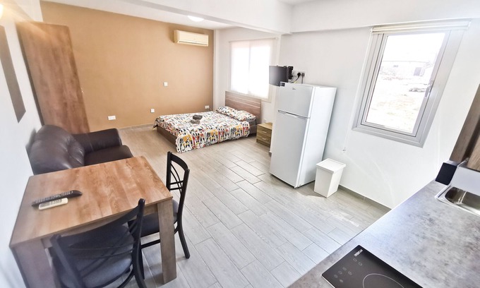 Larnaca Apartment | Hidden Gem City Studio