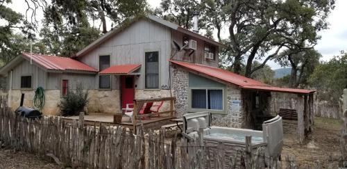 Uvalde House | Hideaway Cabin cabin