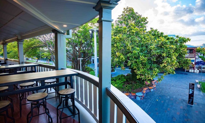 Cairns Central Business District Hotel | Hides Hotel Cairns