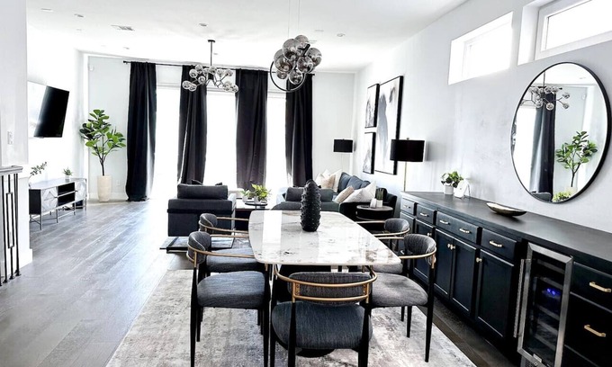 Shady Acres House | High-End 3BR/3.5BA Heights Home w Rooftop & WiFi