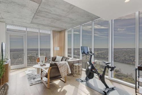 Rainey Street Historic District House | High Rise Luxury Condo with Lake & City Views