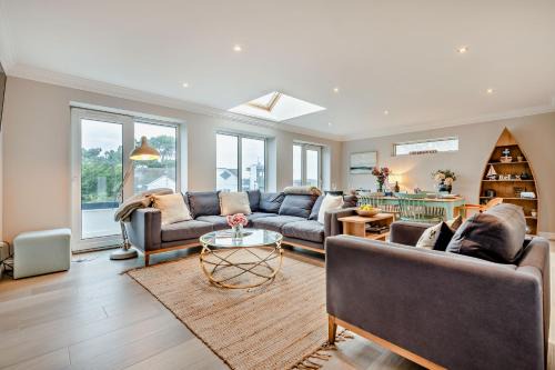 Sandbanks Villa | High Tides Elegant & Modern 4-Bedroom Villa in Sandbanks