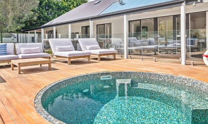Tootgarook House | Highbury's Peaceful Retreat with gas heated plunge pool