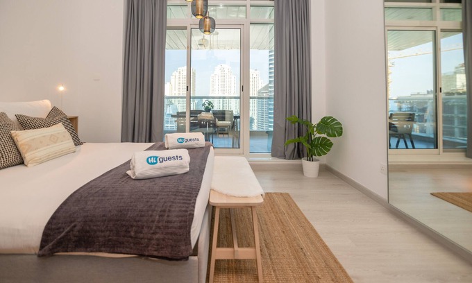 Dubai Marina Apartment | HiGuests - Opal Tower Marina