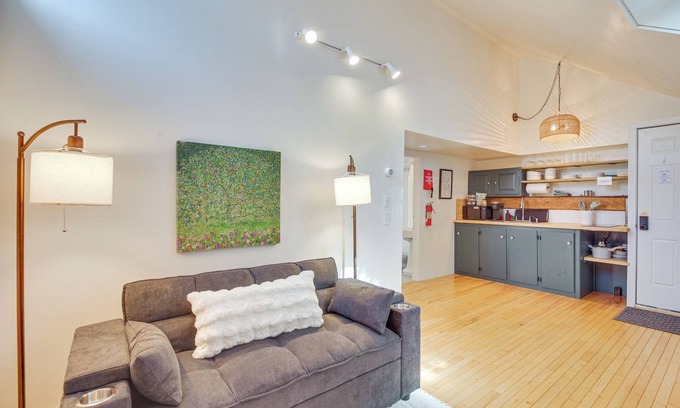 Waterbury Apartment | Hike & Leaf Peep: Couple’s Retreat in Waterbury!