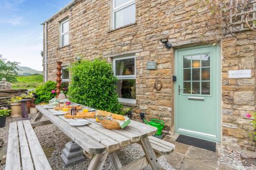 Hawes House | Hill View