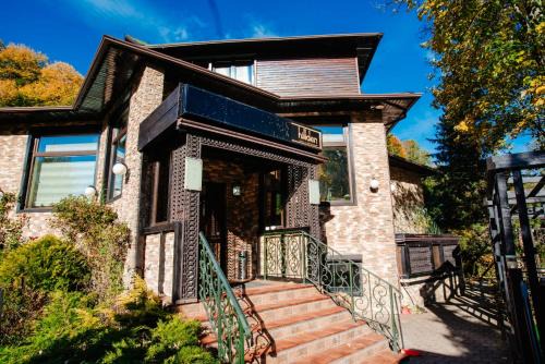 Bran House | Hillden Lodge &Restaurant