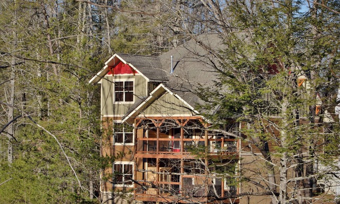 Gatlinburg Cabin | Hilltop Haven - Four Bedroom Chalet