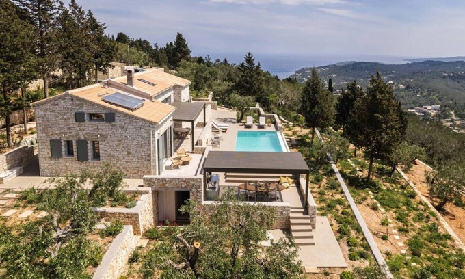 Vlachopoulatika Villa | Hilltop Haven with Olive groves Panorama