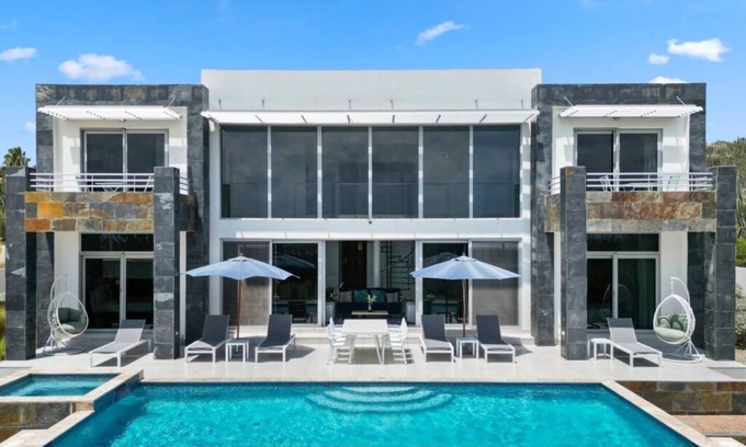 Alto Vista House | Hilltop Mansion | 8 min to Palm Beach | by Bocobay