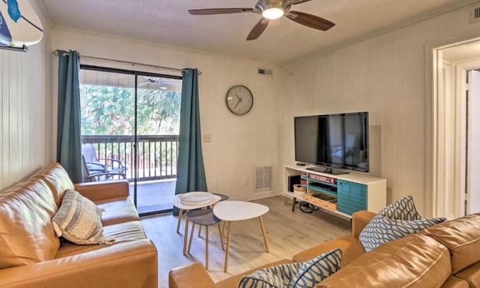 North Forest Beach Apartment | Hilton Head Condo with Covered Balcony and Pool Access