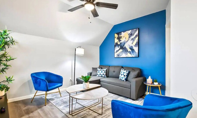 Everett Apartment | Historic 2 BR apartment in Everett w/modern comforts. Features AC, full kitchen, W/D, and dedicated workspace. Only 4 mins to Providence Medical & close to Naval Station. Free street parking