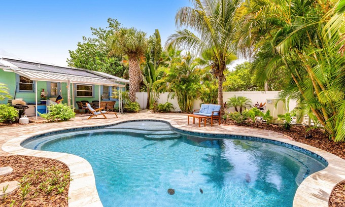 Ilexhurst Cottage | Historic beach cottage with private pool - walk 1 block to beach & free trolley