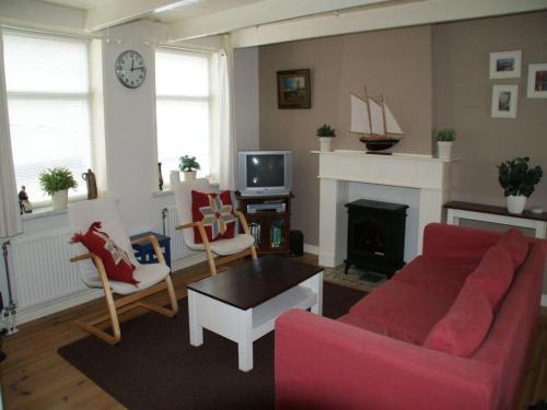 Breskens House | Historic Cottage w Garden