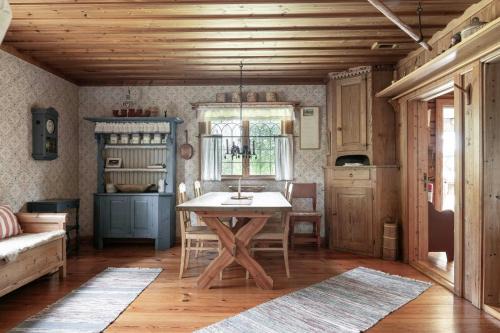 Leksand Municipality House | Historic Off-Grid Farm Cottage By Rombo Trail
