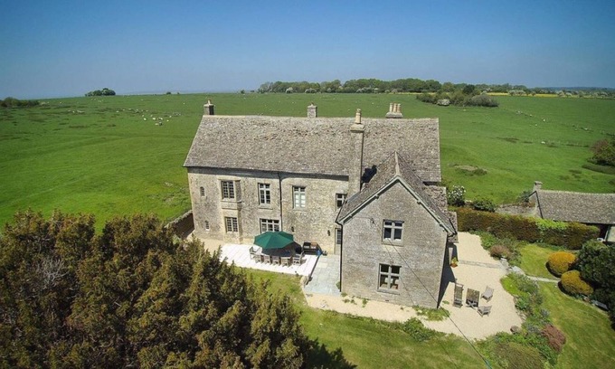 Witney Other | Historic Royal Hunting Lodge Perfect for Family Gatherings in the Cotswolds