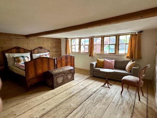 Brunnadern House | Historic Swiss Room in Guesthouse Rosalie