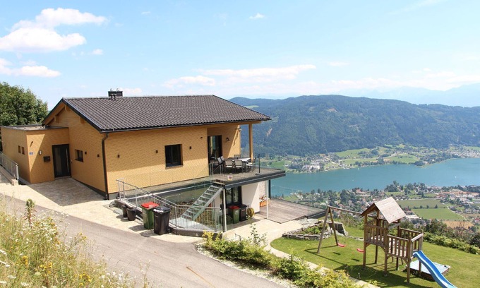 Bodensdorf House | Holiday apartment Bodensdorf for 1 - 8 persons with 4 bedrooms - Holiday house