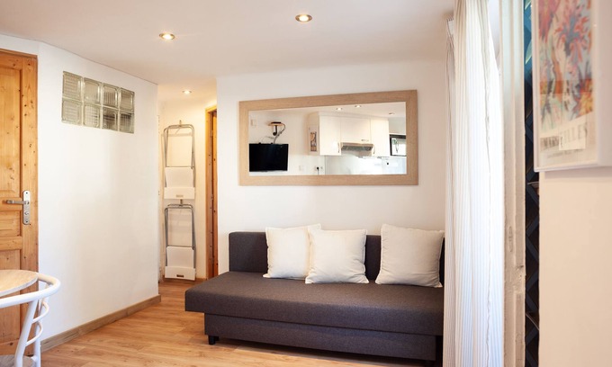 Notre-Dame du Mont Apartment | Holiday Apartment "Central Marseille" with Balcony & Wi-Fi
