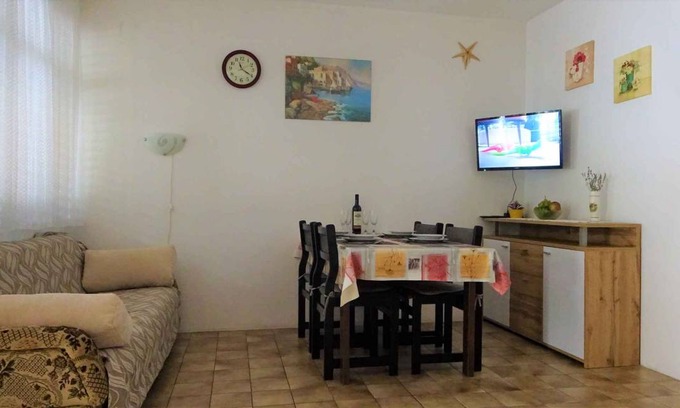 Ribarica Apartment | Holiday apartment with air conditioning