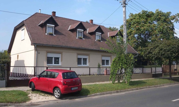 Balatonboglar Apartment | Holiday apartment with garden pavilion in the middle