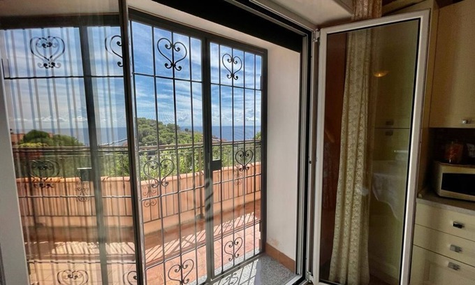 Spotorno Apartment | Holiday Apartment Le Chiazze with Sea View & Covered Terrace