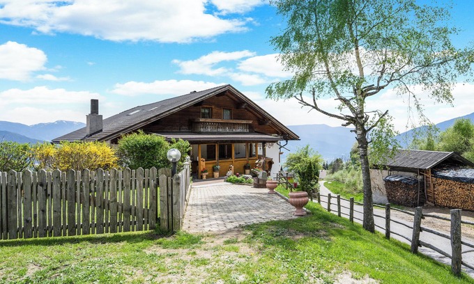 Spinga Apartment | Holiday Apartment 'Schwalbennest' with Mountain View, Wi-Fi, Balcony and Garden