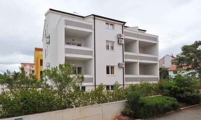 Srima Apartment | Holiday apartment with air conditioning and internet