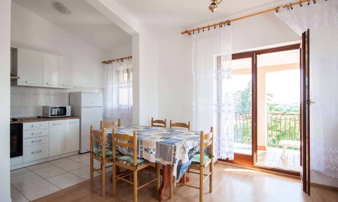 Monterol Apartment | Holiday apartment with air conditioning