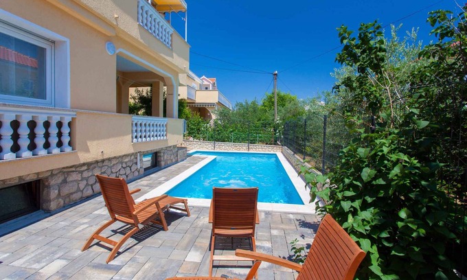Silo Apartment | Holiday apartment with air conditioning and pool use