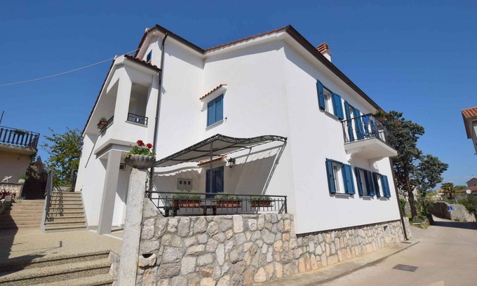 Porat Apartment | Holiday apartment with air conditioning and sea view