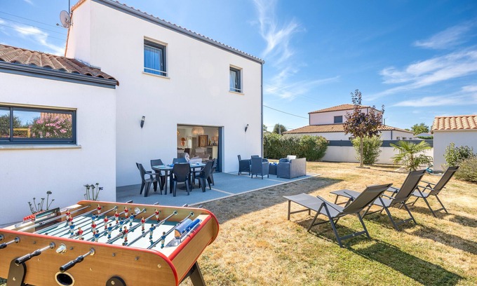Bourgenay House | Holiday Home 'La Maison Du Payré - Near Beaches' with Private Terrace, Private Garden and Wi-Fi