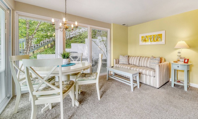 Saugatuck Resort | Holiday Hill Resort "Corner Patio Suite" Unit 703