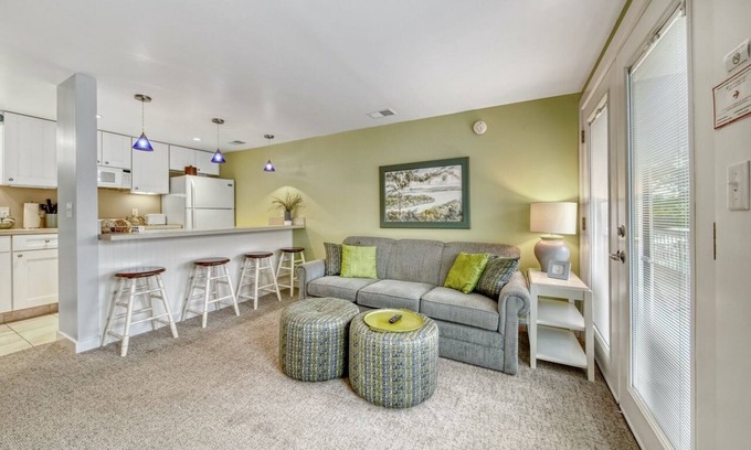 Saugatuck Resort | Holiday Hill Resort "Holiday Suite" Unit 702
