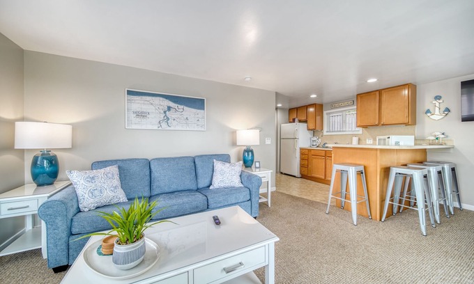 Saugatuck Resort | Holiday Hill Resort "The Penthouse" Unit 700