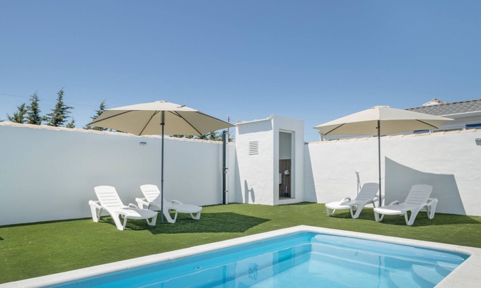Conil de la Frontera House | Holiday Home 'Coral' with Private Pool, Wi-Fi and Air Conditioning